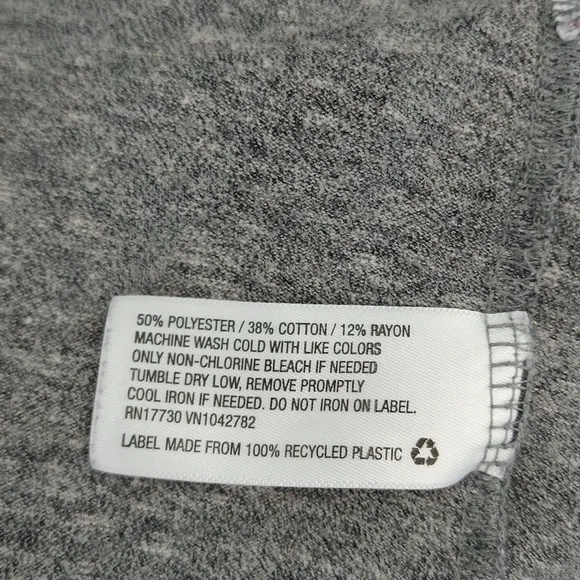 🍓 3/$30 Liz Lange Maternity Gray V-Neck T-Shirt - Picture 6 of 6